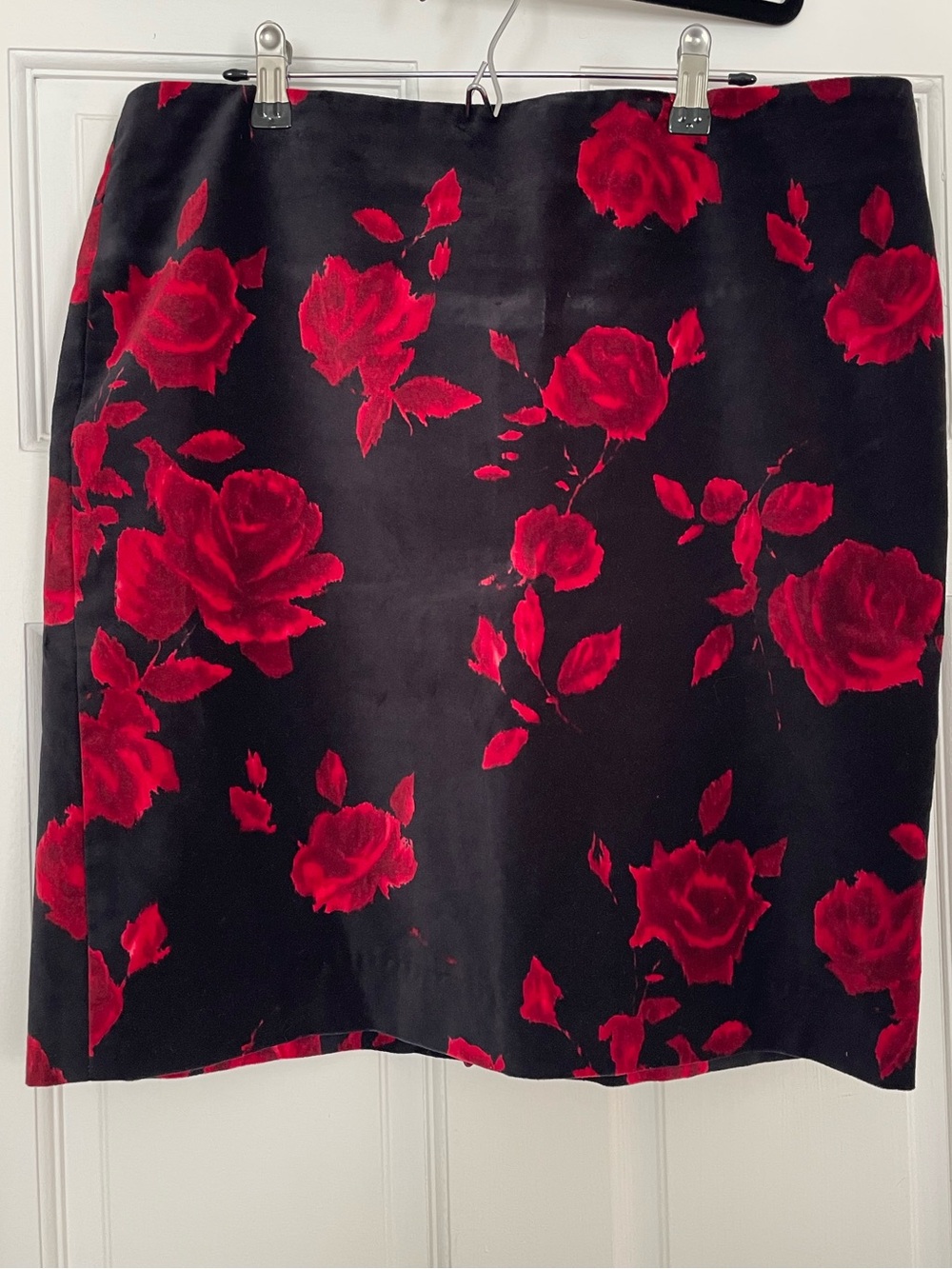 Talbots Black Velvet feel Floral Pencil Skirt with Red Rose Print- Size 14P